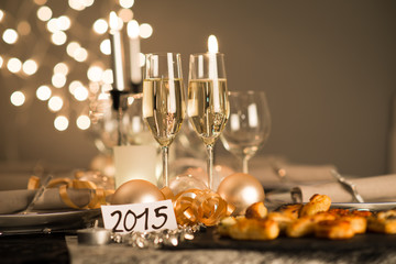 2015 new years eve party table champagne flute ribon glitter © W PRODUCTION