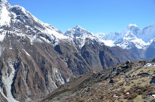 Непал, заснеженные вершины Гималаев