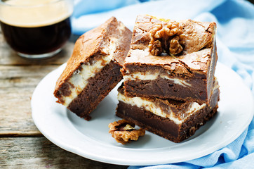 brownie with cream cheese
