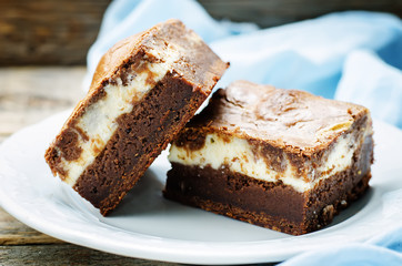 brownie with cream cheese
