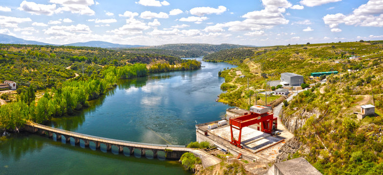 R&iacute;o Alag&oacute;n, embalse de Gabriel y Gal&aacute;n, afluentes del r&iacute;o Tajo, Extremadura, C&aacute;ceres 