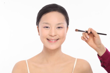 화장하는 여성 얼굴 클로즈업