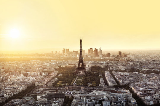 Coucher de Soleil sur Paris et la Tour Eiffel