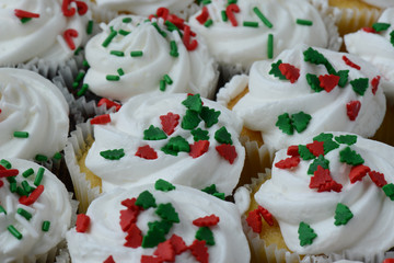 Obraz na płótnie Canvas Chocolate and Vanilla Christmas Cupcakes