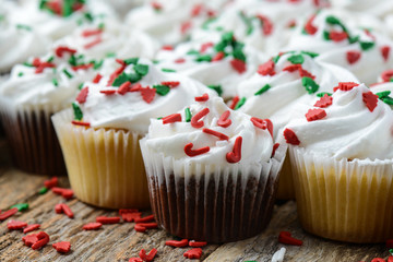 Chocolate and Vanilla Christmas Cupcakes