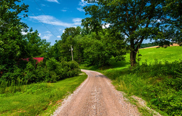 Dirt road in the rural countyside of Southern York County, Penns