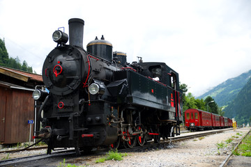 Fototapeta na wymiar Zillertalbahn in den Alpen - Österreich