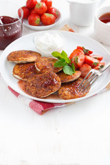 Pancakes with fresh strawberries, jam and tea