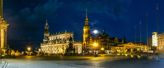 Fototapeta na wymiar Night view of Dresden.