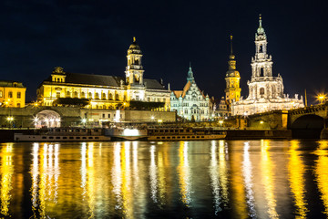 Obraz na płótnie Canvas \Dresden in night