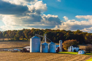 Obraz premium Farm in rural York County, Pennsylvania.