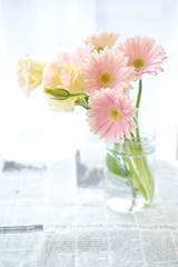 ピンクのガーベラとトルコキキョウ