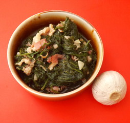 frischer Blattspinat