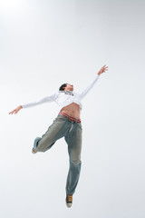 스튜디오 안의 젊은 대학생들