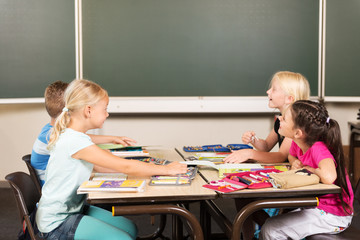 Kinder in der Grundschule