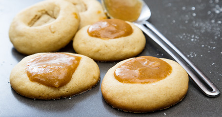 pumping caramel cookies