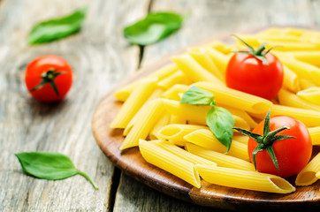 pasta with tomatoes and Basil