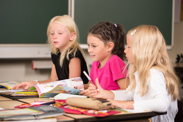 Mädchen in der Grundschule