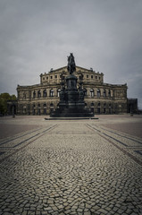 Fototapeta na wymiar Opera House in Dresden