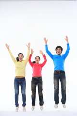 Obraz premium 스튜디오 안의 젊은 대학생들