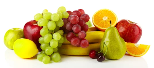 Zelfklevend Fotobehang Vruchten Rijpe vruchten geïsoleerd op een witte achtergrond