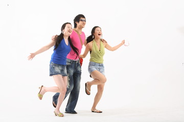 Obraz premium 스튜디오 안의 바캉스 컨셉의 커플