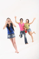 Obraz premium 스튜디오 안의 바캉스 컨셉의 커플