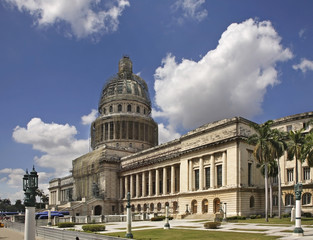 Fototapeta na wymiar National Capitol Building (El Capitolio) in Havana. Cuba