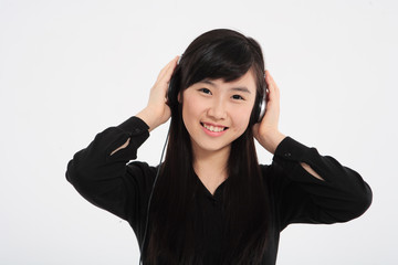 스튜디오 안의 십대 소녀