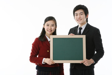 스튜디오 안의 고등학생 남녀