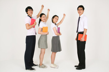 스튜디오 안의 고등학생들