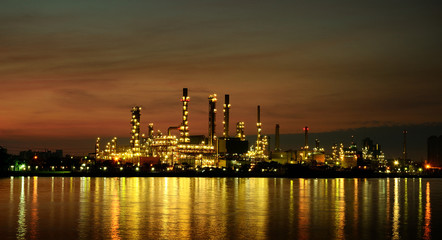 Obraz na płótnie Canvas Morning scene of Oil refinery