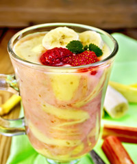 Dessert milk strawberry and banana on board