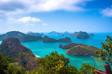 Obraz premium View from mountain on Angthong Marine National Park