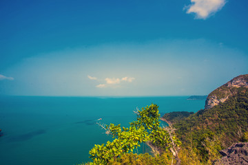 Fototapeta na wymiar View from mountain on Angthong Marine National Park