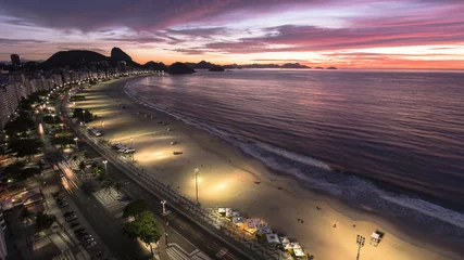 Papier Peint photo Copacabana, Rio de Janeiro, Brésil Lever du soleil sur la plage de Copacabana, Rio de Janeiro