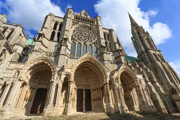 Obraz premium La cathédrale Notre de Dame de Chartres ,en France