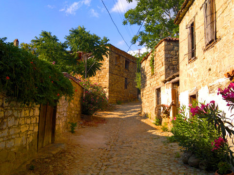 Adatepe/K&uuml;&ccedil;&uuml;kkuyu