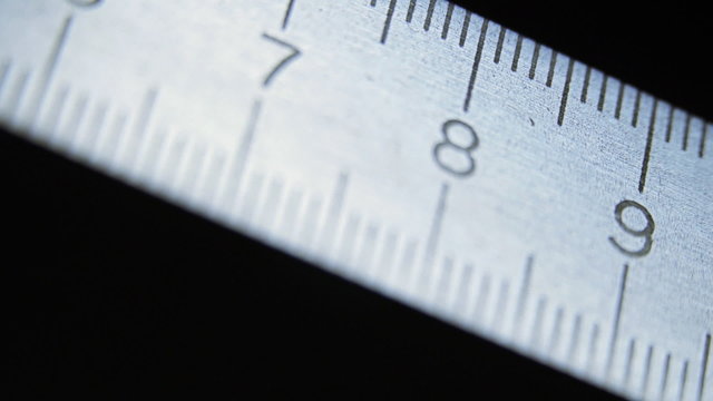The movement of metal ruler