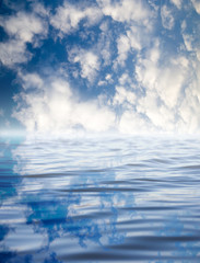 Obraz premium clouds with reflection on water