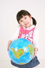 스튜디오 안의 여자 꼬마 어린이