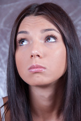 Obraz premium Young brunette woman making face expression