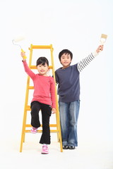 스튜디오 안의 아시안 어린이