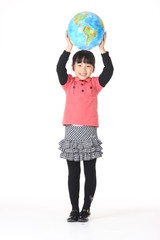 스튜디오 안의 아시안 어린이들