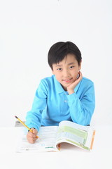 스튜디오 안의 아시안 어린이들