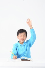 스튜디오 안의 아시안 어린이들