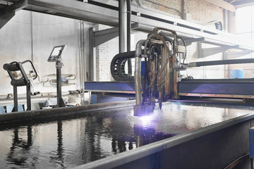 machine for the laser cutting  metal in water