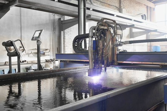 Machine For The Laser Cutting  Metal In Water