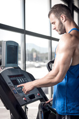 Naklejka premium Man setting treadmill