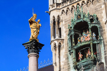 Statue of mother Mary on Munich's Marienplatz opposite a detail - 75146806